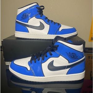 Jordan 1 signal blue men’s size 10 free crease protectors included
